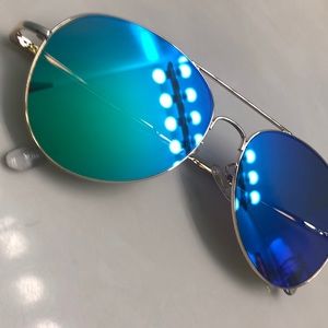Blue/green mirrored aviator sunglasses